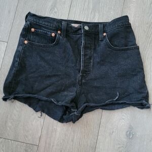 Levi's "Ribcage Shorts"